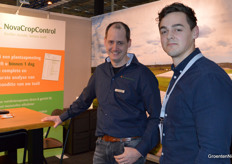 Joan Timmermans (NovaCropControl) en Klaas van Egmond (Delphy) namen de laatste stand van zaken in de Autonomous Crop Challenge even door, want Klaas, lid van finalist The Automators, die zit daar middenin.